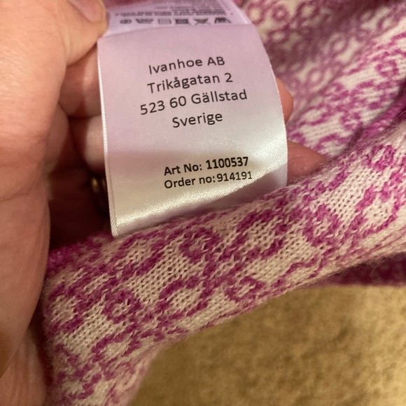 Beautiful Ivanhoe of Sweden Women’s Cardigan-style Sweater with single tie. - Picture 5 of 12